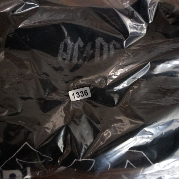 AC/DC 2021 Logo Tee Back in Black Mens Small - Picture 7 of 7